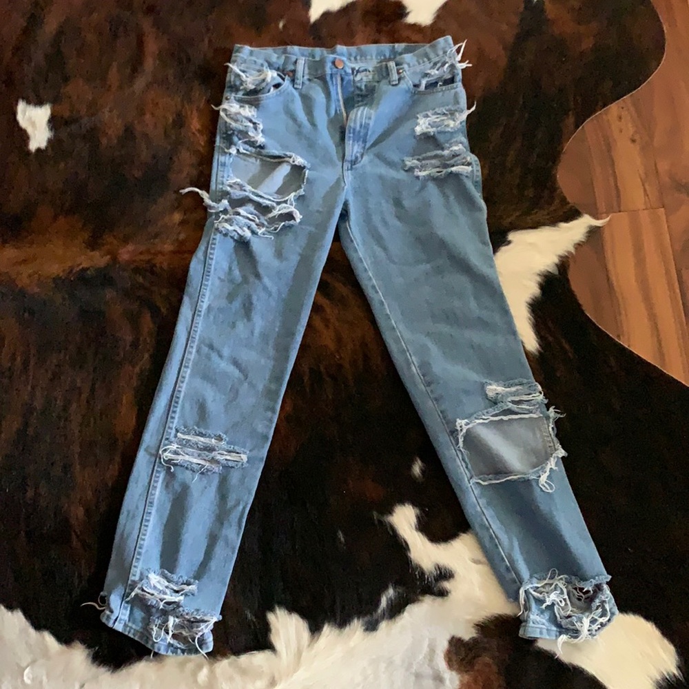 Wrangler distressed jeans size 34/34